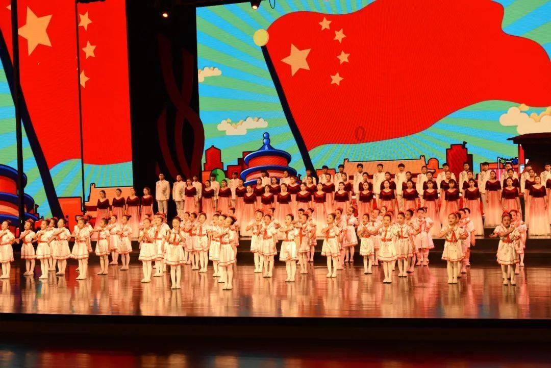 卡通红色汽车拼图